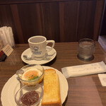 星乃珈琲店 - エッグスラットモーニング６８０円、トッピングつぶあん１００円。パンが小さい。。。ですが、全体的には、とても美味しくいただきました（╹◡╹）。つぶあんは、別チェーンの方が好きです。。
