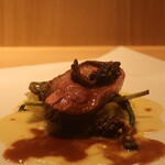 RISTORANTE IL NODO - 仏シャラン鴨ロース 藁 春キャベツ マデラ酒 小田原アミガサタケアップ