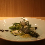 RISTORANTE IL NODO - 北海道長谷川さんのアスパラ 小坪漁港のアオリイカ サワークリーム