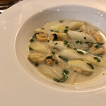 sacae - ホワイトアスパラとムール貝のスープ仕立て