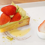 ハナツムリ - 【2022.05】苺とピスタチオクリームのタルト(580円+税)