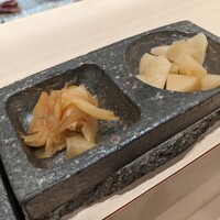 寿司赤酢・望月 - ガリ2種