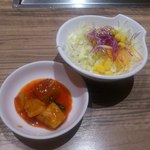 さんか亭 - 【2013年02月】ランチのキムチとサラダ。