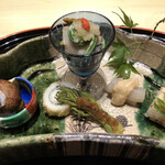 割烹まさご - 前菜の盛り合わせ。左から、黒バイ貝の旨煮。太刀魚の鳴門巻き揚げ。タラの芽蕗味噌焼き。天然山菜と蒸し鮑のおろし和え。白ずいきの胡麻クリーム掛け。穴子寿司