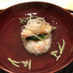 割烹まさご - 蟹真薯のお椀。でも、魚のすり身は使っておらず、蟹肉だけでお団子を作っているそうです。中に蟹味噌が入っていて、割ると味変を楽しめました。美味です