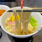 超純水採麺 天国屋 - 平打ちの中細麺