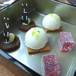 ブルガリ イル・リストランテ ルカ・ファンティン - カフェに付いてきたプチドルチェ