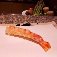 天麩羅 巽 - ⚫才巻き海老　初めは火を強めに