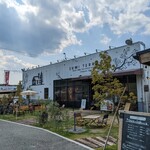 SUMI TERRACE BBQ - 2205_SUMI TERRACE BBQ 猪名川_お店外観。快晴なら更に気持ち良さそう！