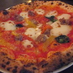 ドン マンジョーネ ディ ナポリ - ペペロンチーノとサルシッチャのピッツア 