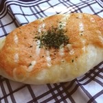 リベール - メンタイマヨネーズ☆
            
            今日の夜勤のお夜食♡明太子マヨネーズを乗せて焼き上げた惣菜パン！明太子大好きにはたまらん！٩(๑´ڡ`๑)۶