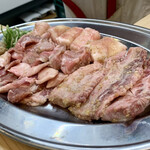 ホルモン千葉 新宿店 - コク塩五種