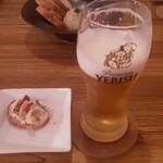 ビストロ パンダ - 生ビール630円+税、テーブルチャージ500円+税