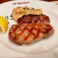  ラ･ベットラ･ダ･オチアイ イケブクロ - 秀味豚のグリル　レモン添え