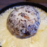 鉄板和食とワイン 萬鉄 - フロマージュハンバーグ