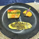 BF restaurant - サーモン・小柱・野菜のアスピック
      赤ピーマンのムース添えタプナードソース