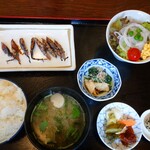 海幸楽膳 釜つる - あはは    先に焼いた干物で 定食にしてください   思わず笑ってしまった 干物定食