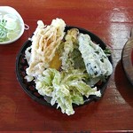 お休み処　芭蕉苑 - 天ぷらは、ふきのとう、山菜、さつまいも、ピーマン他