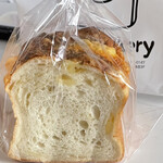 クリスベーカリー - チーズ食パン 460円