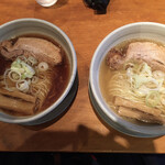 人類みな麺類 東京本店 - 左：原点、右：Macro