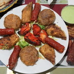 カラチの空 - 2013.2 プレータ（1,500円）シシカバブ、チキンティッカ、シャミカバブ、春巻