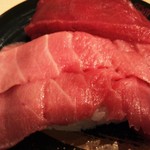 粋や - まぐろ三貫、大とろが売り切れなので、赤身と中トロ二貫です