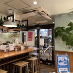 スタンドシャン食 -Tokyo赤坂見附- Champagne & GYOZA BAR - 店内