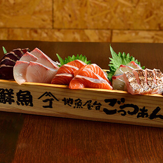 Fresh local fish sashimi is a must-try! Great value courses with all-you-can-drink included ◎
