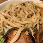四川担々麺 赤い鯨 - 麺アップ
