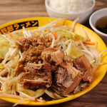 Stir-fried butaniku with plenty of vegetables (salt tonkotsu flavor)