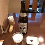 手打ちそば にはち - とりビーです！瓶ビール（中瓶、５５０円）とお通しの蕎麦味噌で御座います。