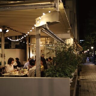 Enjoy a comfortable time on the terrace of Kobe's former foreign settlement.