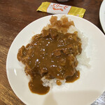 ママス - お代わりご飯にカレー掛け