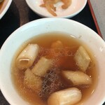 木蘭 - ラーメンスープとザーサイ