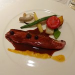 レペトワ - （'13/02 訪問）鴨の低温ロースト　ローズマリー風味のアプリコットを添えて、カシス入りビガラートソース