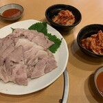 万宝家 - 蒸し豚（キムチ付き）（￥850/1人前）