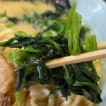 横浜家系ラーメン 魂心家 - ほうれん草リフト