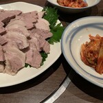 万宝家 - 蒸し豚（キムチ付き）（￥850/1人前）