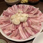 万宝家 - サンギョプサル（チシャ、ゴマの葉、ねぎサラダ付き）（￥1500）