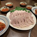 万宝家 - 蒸し豚（キムチ付き）（￥850/1人前）