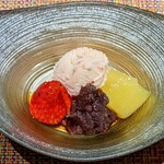 大洗料理つかさ - いちごアイス、自家製あんこ、いちご、キウイ