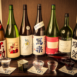 常時約20種類の日本酒をご用意。全国各地の地酒を堪能する