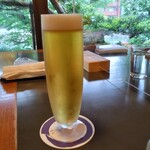 六盛　スフレ・カフェコーナー茶庭 - ピルスナー生ビール＋お庭！