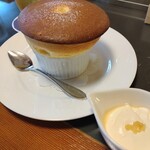 六盛　スフレ・カフェコーナー茶庭 - Souffle・レモンスフレ