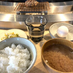 挽肉と米 渋谷 - 網が、、(  ¯꒳​¯ )熱くない