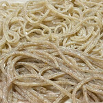 そば くら富 - 手前:入野谷在来種粗挽き　奥:日和田在来種細挽き