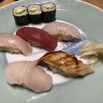 Watobatsukinokomichi - 鰤、赤身、鯛、ホタテ、穴子、かっぱ巻き