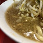 ラーメン二郎 - 【再訪】スープ(昼の部の坊主メガネ君作)