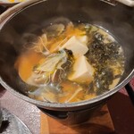 Sakunami Onsen Yunohara Hoteru - アサリの味噌汁…こちらも固形燃料燃えてます。