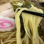 国界 - 透き通るソリッドな麺。